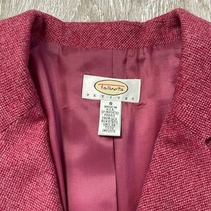 TALBOTS MAROON WOOL TWEED JACKET WITH LEATHER BUTTONS SZ 8 PETITES